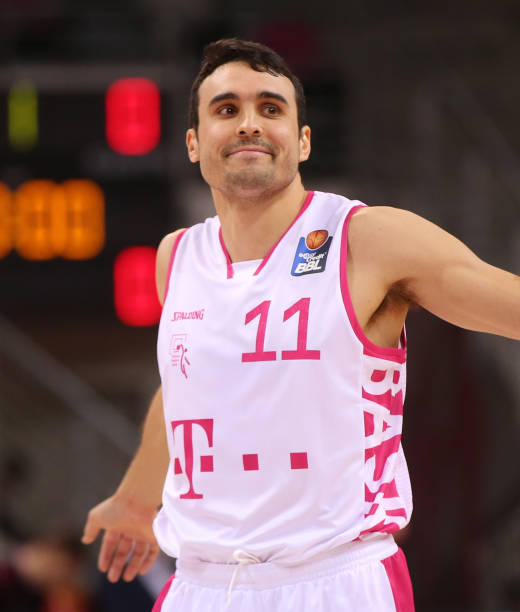 他不仅在比 他不仅在比